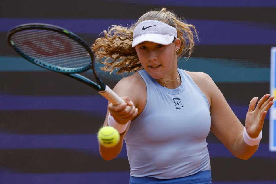 练背后默默 练背后默默